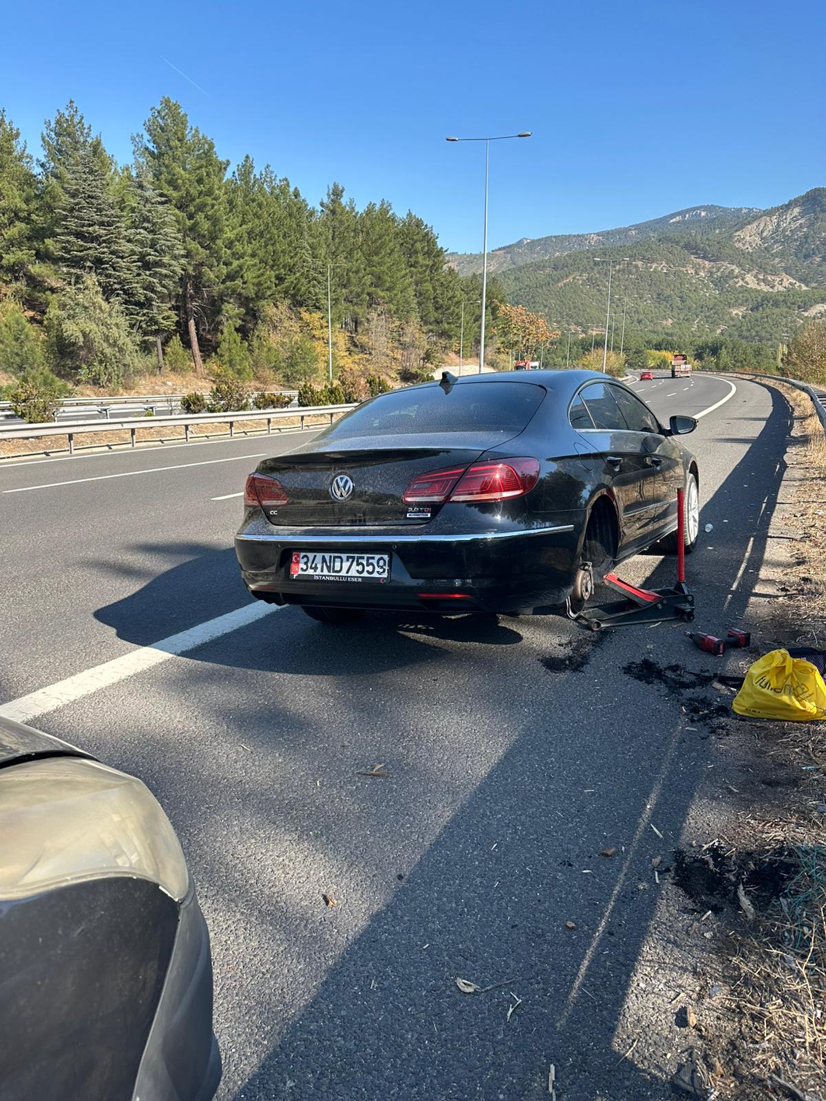 Sarıçam bölgesinde yerinde lastik servisi